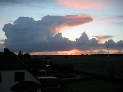 Foto: Gewitterwolke ueber der Ostsee.